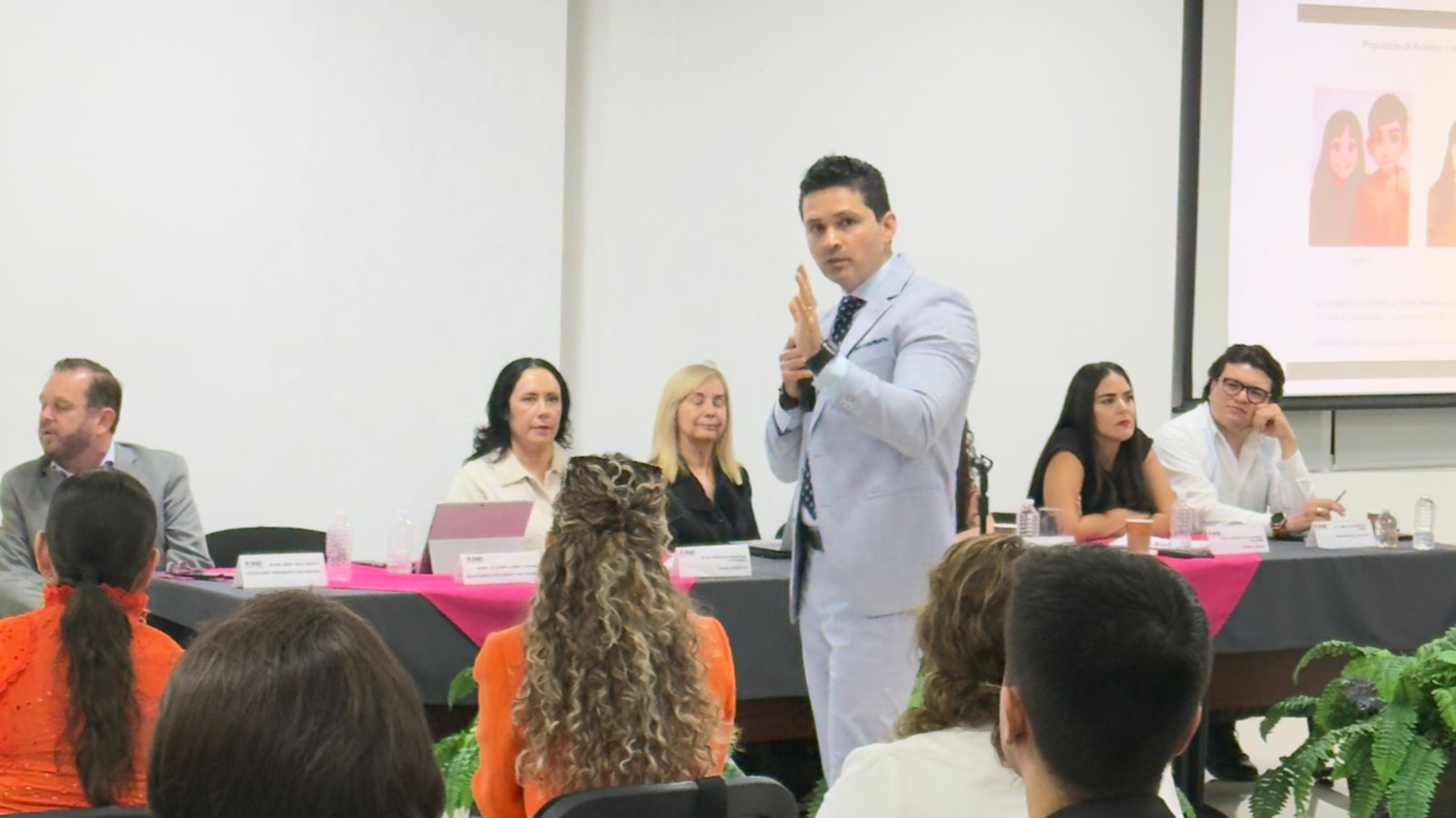 El Dr. Vladimir Gómez Anduro, Magistrado Presidente participó en el Quinto Foro Regional sobre la Reforma al Reglamento de Radio y Televisión en Materia Electoral