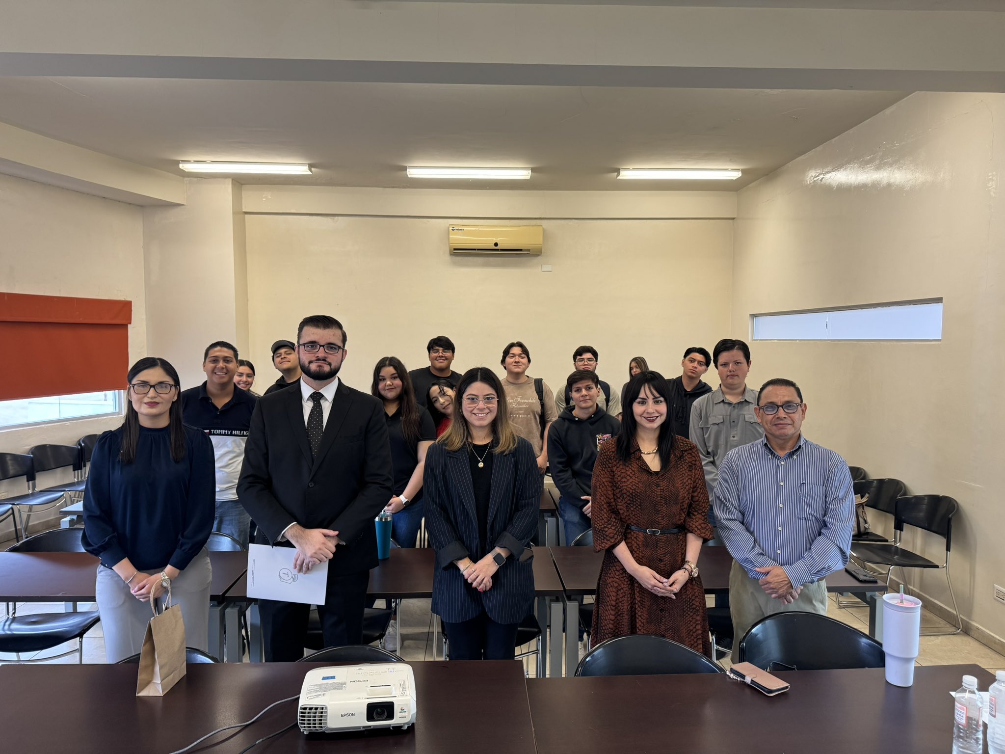 TEE Sonora promueve vinculación institucional con la juventud a través de la plática “Sentencias que fortalecen la democracia”, llevada a cabo en la Universidad UNILÍDER.